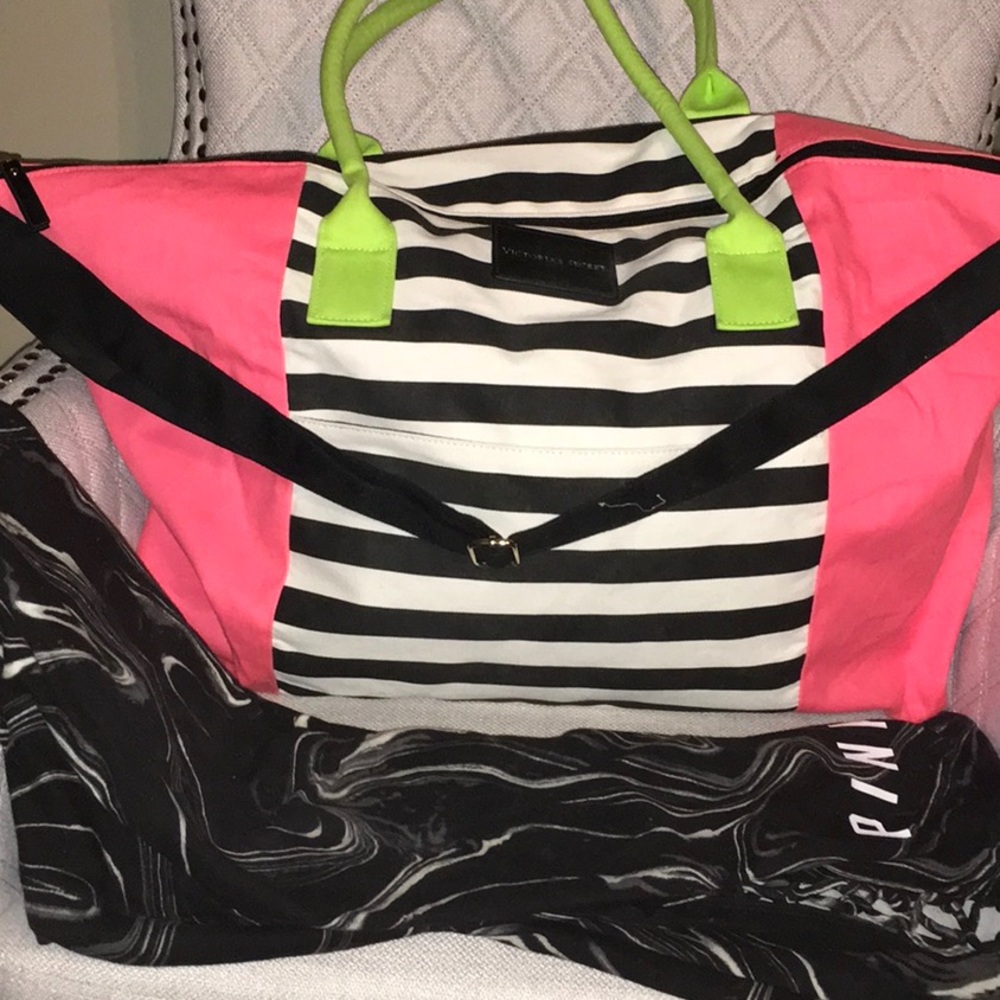 - VICTORIAS SECRET Overnight bag